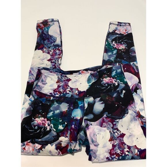Old Navy active floral legging size medium￼ - Picture 1 of 5
